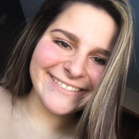 Meet your Posher, Ashley - Picture 1 of 5